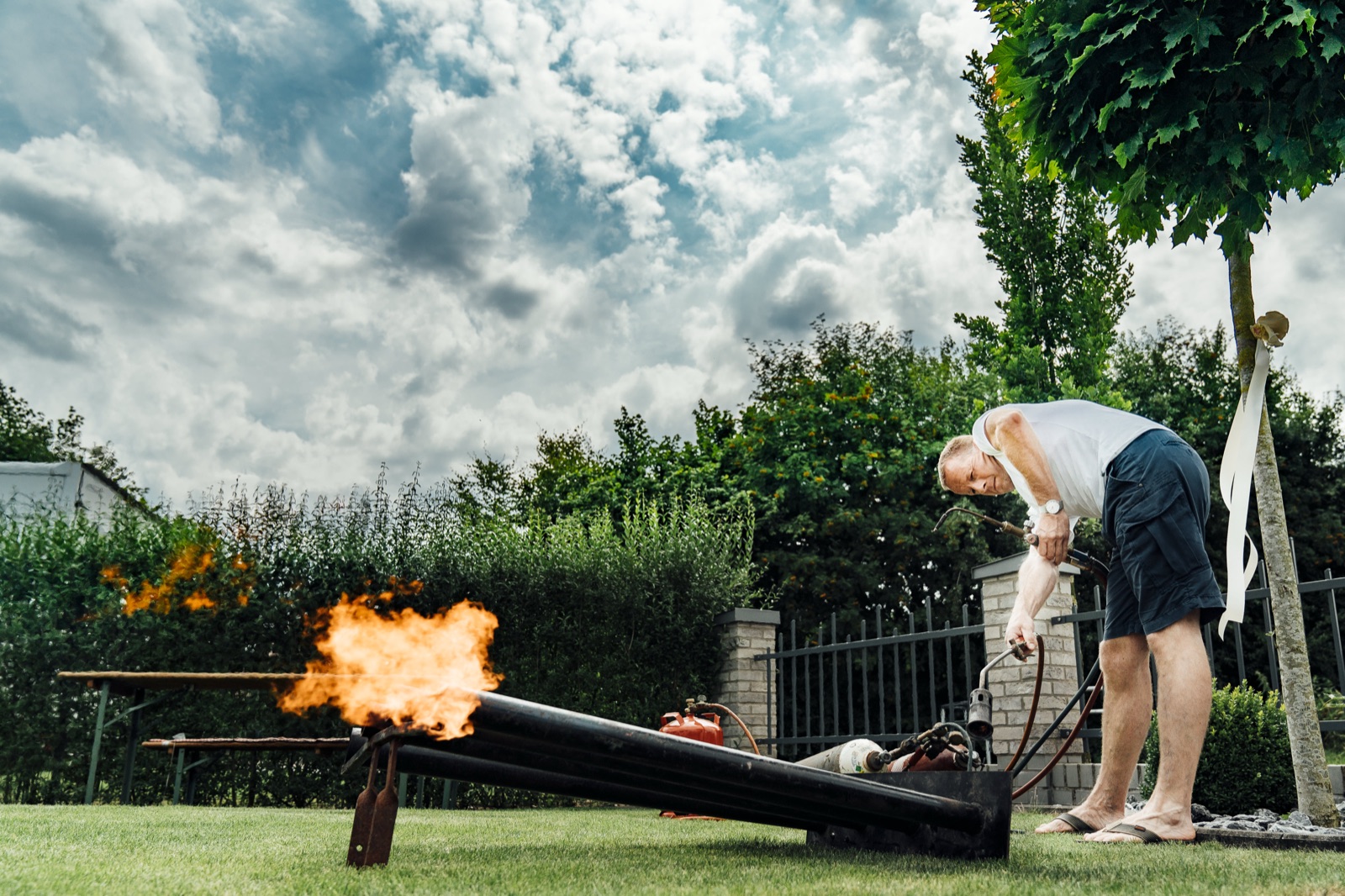 Flammenshow im Garten der Hochzeitslocation